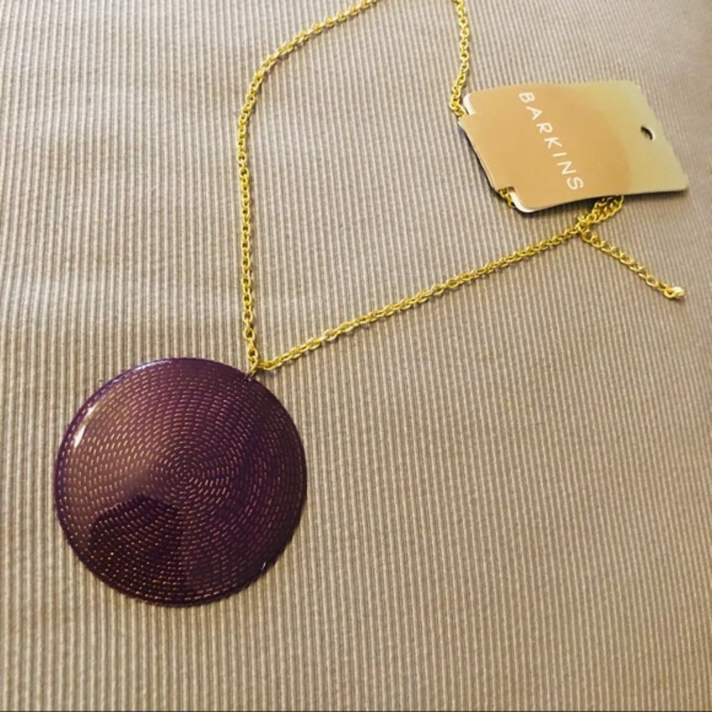 Beautiful Shiny Round Pendant Necklace
